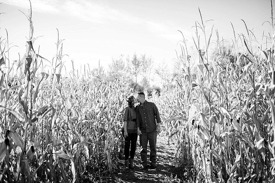 grandhaven_weddingphotography_fall_engagementphotography_animated05