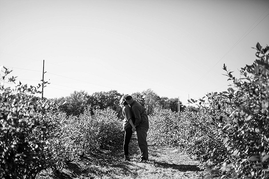 grandhaven_weddingphotography_fall_engagementphotography_animated24