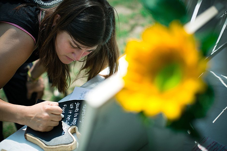 barefootwedding_hudsonvillemi_weddingphotographer009