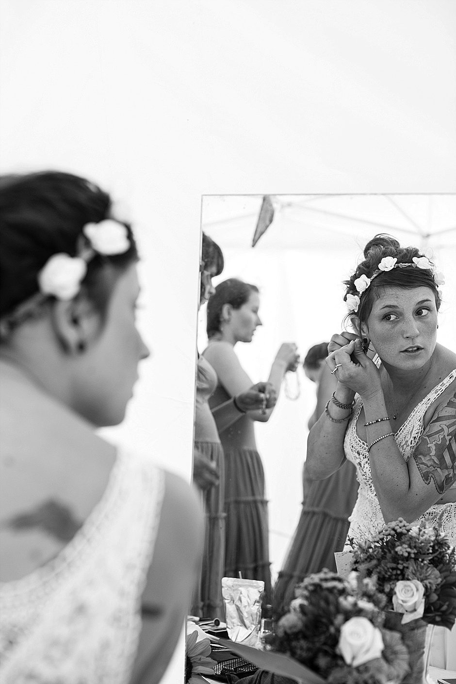 barefootwedding_hudsonvillemi_weddingphotographer054