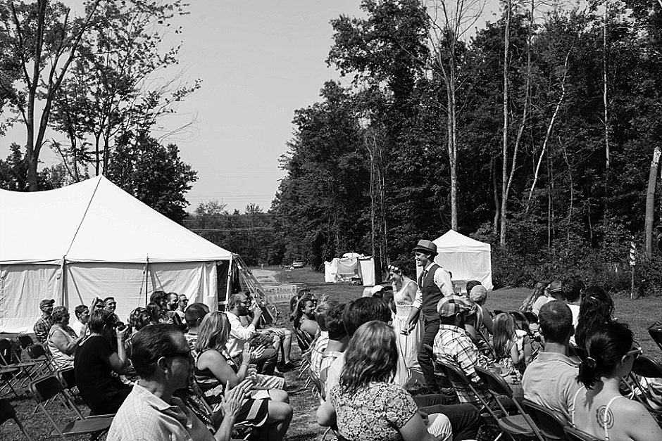 barefootwedding_hudsonvillemi_weddingphotographer075