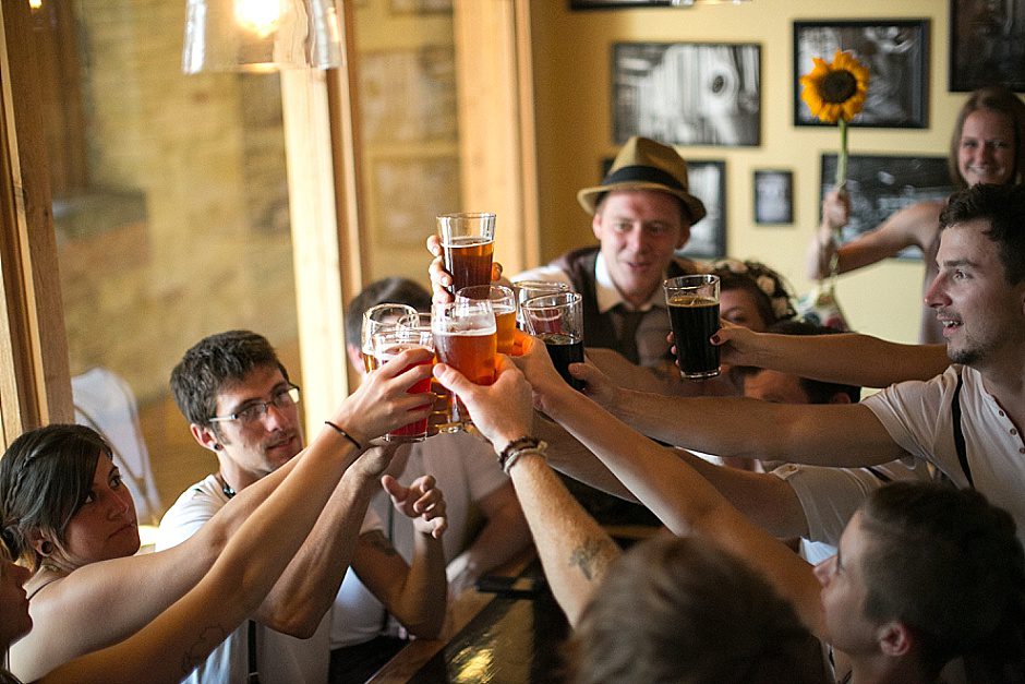 barefootwedding_hudsonvillemi_weddingphotographer090