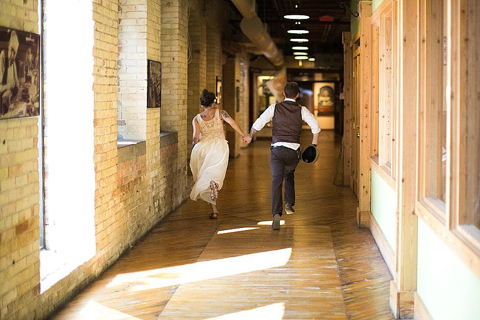 barefootwedding_hudsonvillemi_weddingphotographer091