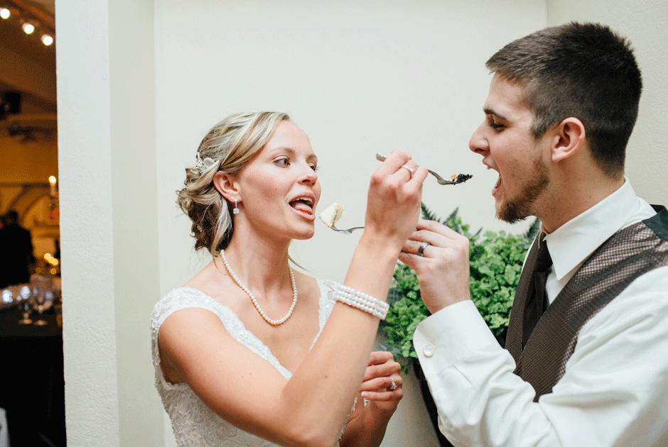 animated cake cutting