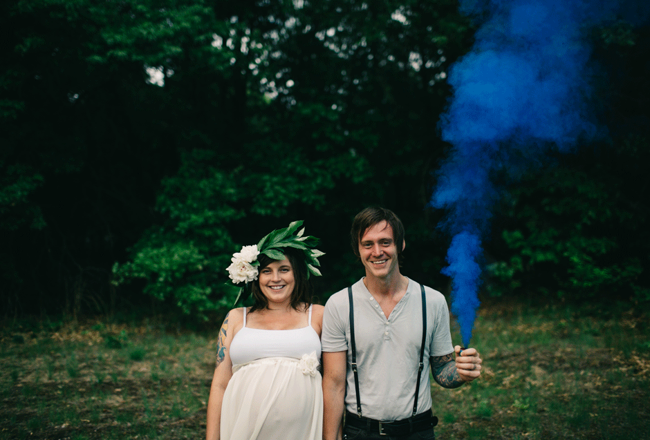 smoke bomb maternity session