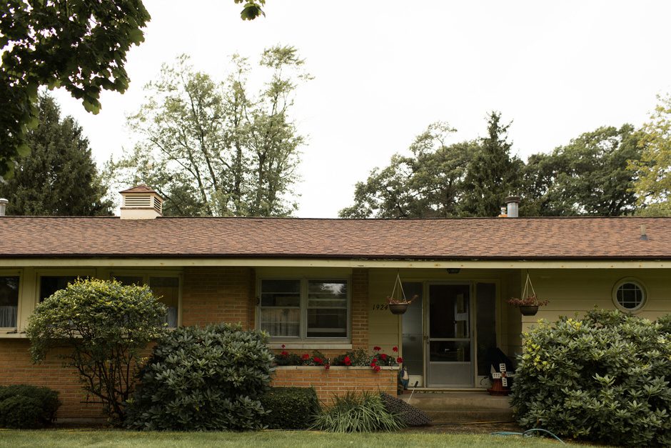 intimate-backyard-wedding-michigan01