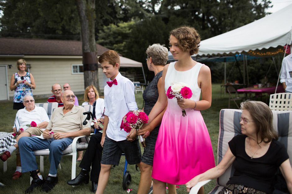 intimate-backyard-wedding-michigan16