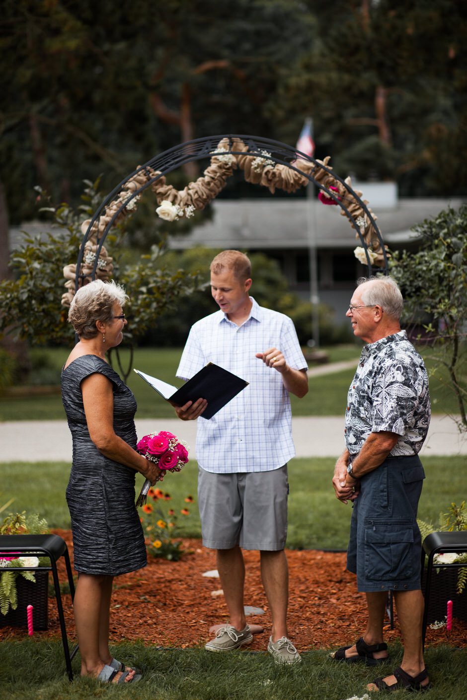 intimate-backyard-wedding-michigan19