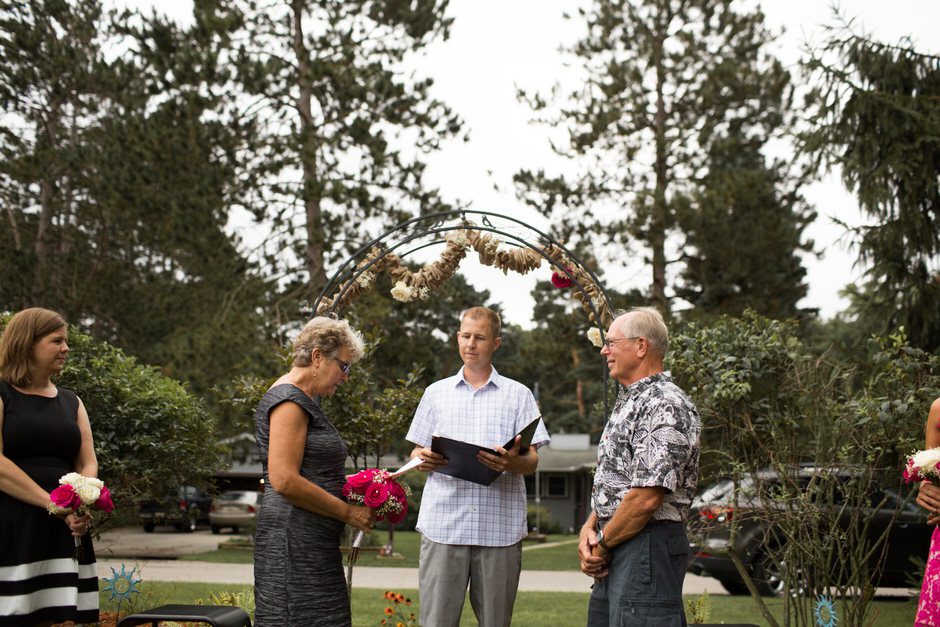 intimate-backyard-wedding-michigan20