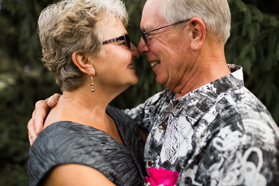 intimate-backyard-wedding-michigan30